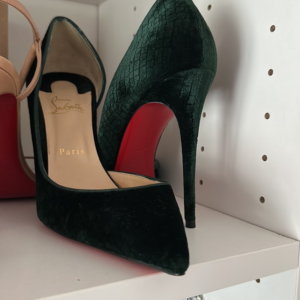 Christian Louboutin Iriza Velvet Green Croc-Effect 100mm Size 41 Pump